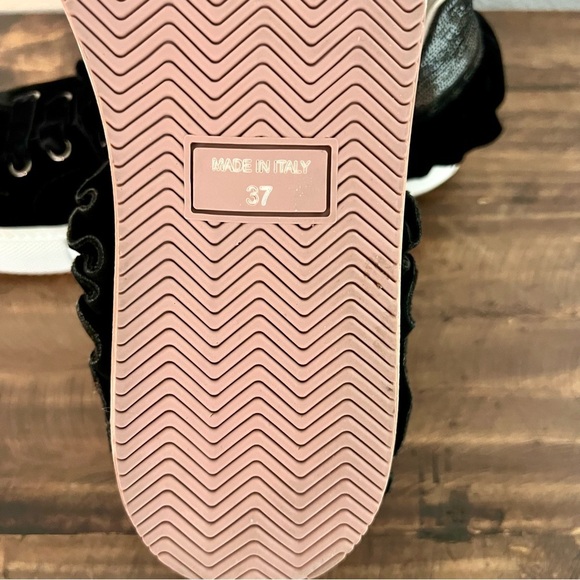 L’Autre Chose Made in Italy Black Ruffled Velvety Lace-Up Sneakers Size 37/US 7 - Picture 11 of 13